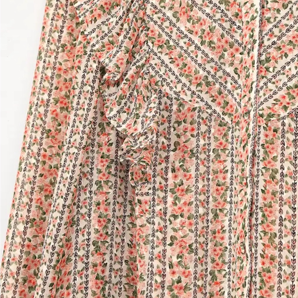 Floral Print Ruffled Button-Up Top - Picture 5 of 6